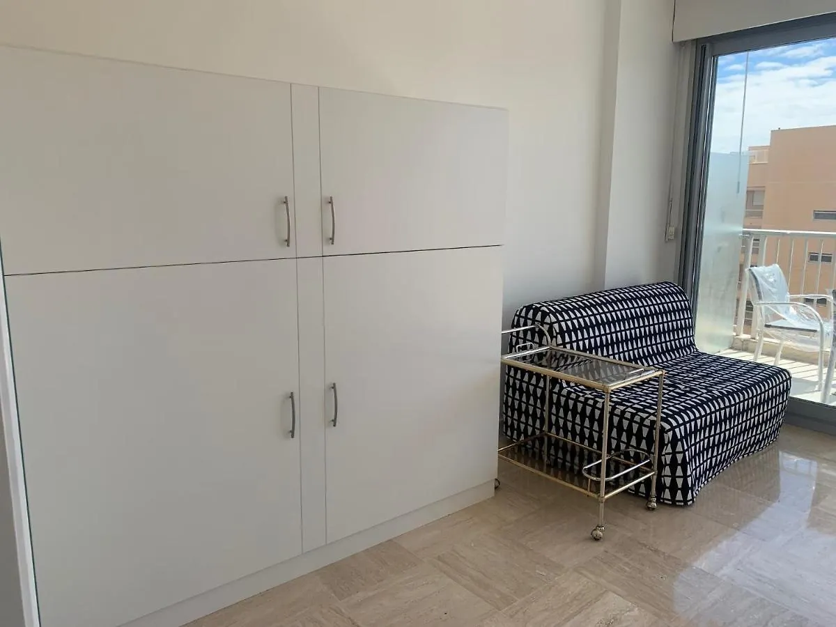 Studio With Private Parking location