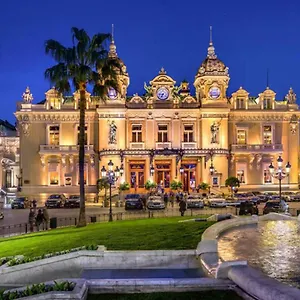 Apartment New Designer Next To Casino Square With Ac & Internet